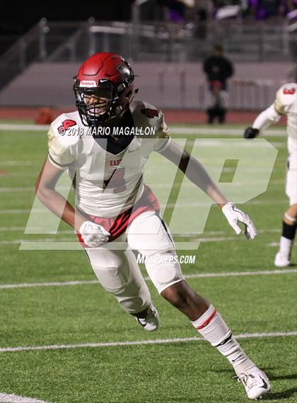Thumbnail 1 in Victoria East vs Veterans Memorial (UIL 5A Bi-District Playoff) photogallery.
