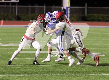Thumbnail 1 in Victoria East vs Veterans Memorial (UIL 5A Bi-District Playoff) photogallery.