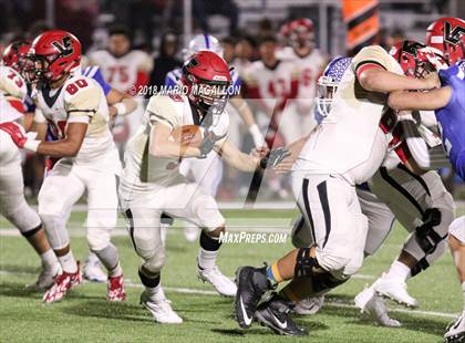 Thumbnail 1 in Victoria East vs Veterans Memorial (UIL 5A Bi-District Playoff) photogallery.