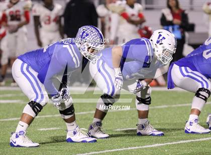 Thumbnail 3 in Victoria East vs Veterans Memorial (UIL 5A Bi-District Playoff) photogallery.