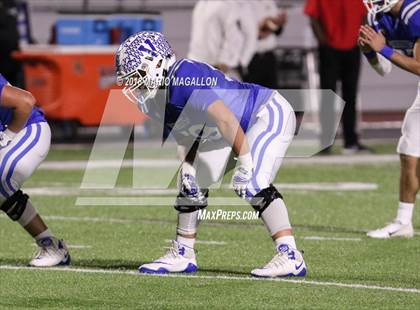 Thumbnail 2 in Victoria East vs Veterans Memorial (UIL 5A Bi-District Playoff) photogallery.