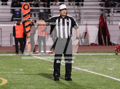 Thumbnail 2 in Victoria East vs Veterans Memorial (UIL 5A Bi-District Playoff) photogallery.