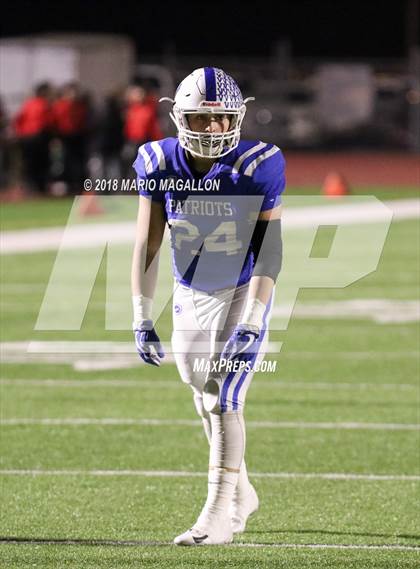 Thumbnail 1 in Victoria East vs Veterans Memorial (UIL 5A Bi-District Playoff) photogallery.