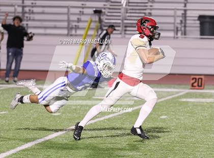 Thumbnail 1 in Victoria East vs Veterans Memorial (UIL 5A Bi-District Playoff) photogallery.