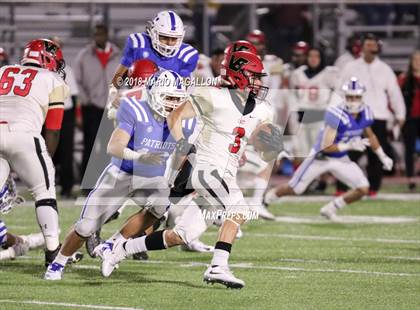 Thumbnail 1 in Victoria East vs Veterans Memorial (UIL 5A Bi-District Playoff) photogallery.