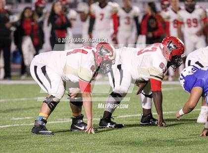 Thumbnail 1 in Victoria East vs Veterans Memorial (UIL 5A Bi-District Playoff) photogallery.