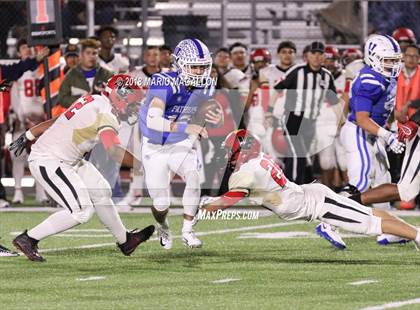Thumbnail 2 in Victoria East vs Veterans Memorial (UIL 5A Bi-District Playoff) photogallery.