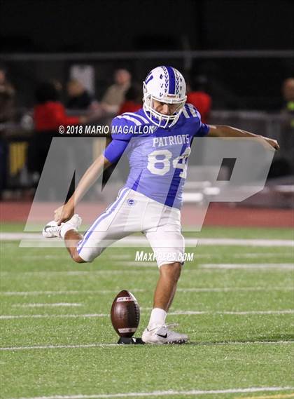 Thumbnail 2 in Victoria East vs Veterans Memorial (UIL 5A Bi-District Playoff) photogallery.