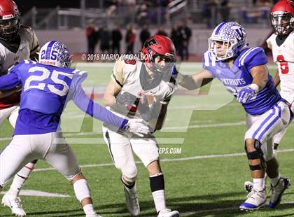 Thumbnail 1 in Victoria East vs Veterans Memorial (UIL 5A Bi-District Playoff) photogallery.
