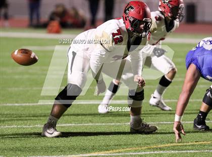 Thumbnail 1 in Victoria East vs Veterans Memorial (UIL 5A Bi-District Playoff) photogallery.