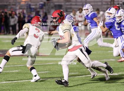 Thumbnail 1 in Victoria East vs Veterans Memorial (UIL 5A Bi-District Playoff) photogallery.