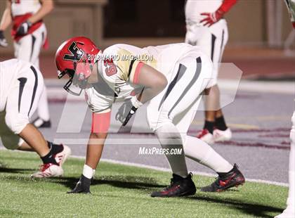 Thumbnail 2 in Victoria East vs Veterans Memorial (UIL 5A Bi-District Playoff) photogallery.