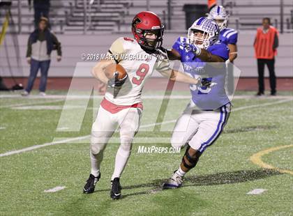 Thumbnail 2 in Victoria East vs Veterans Memorial (UIL 5A Bi-District Playoff) photogallery.