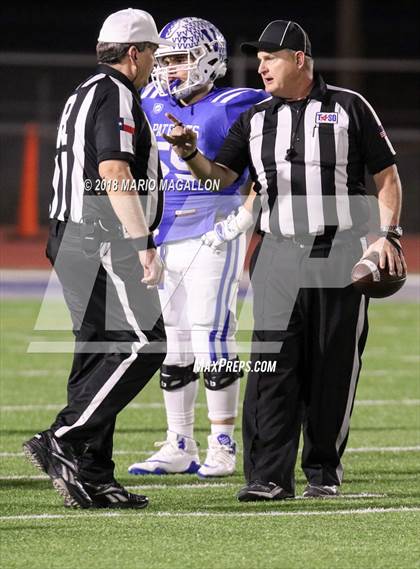 Thumbnail 1 in Victoria East vs Veterans Memorial (UIL 5A Bi-District Playoff) photogallery.