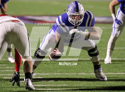 Thumbnail 1 in Victoria East vs Veterans Memorial (UIL 5A Bi-District Playoff) photogallery.