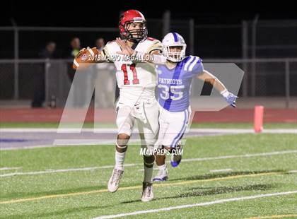 Thumbnail 3 in Victoria East vs Veterans Memorial (UIL 5A Bi-District Playoff) photogallery.