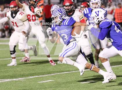 Thumbnail 3 in Victoria East vs Veterans Memorial (UIL 5A Bi-District Playoff) photogallery.