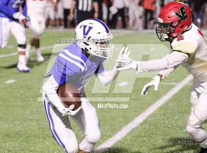 Thumbnail 1 in Victoria East vs Veterans Memorial (UIL 5A Bi-District Playoff) photogallery.