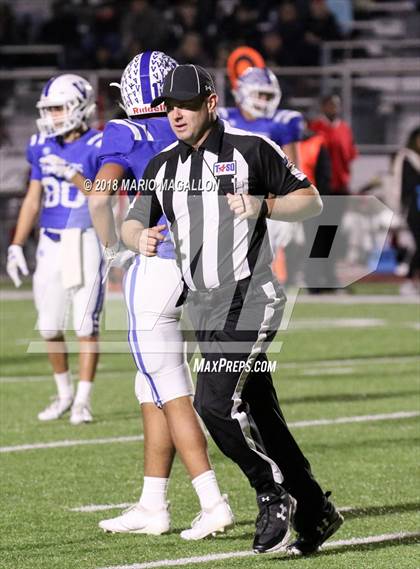 Thumbnail 3 in Victoria East vs Veterans Memorial (UIL 5A Bi-District Playoff) photogallery.