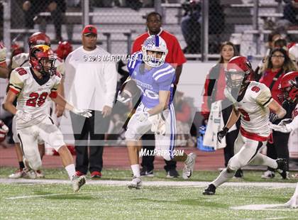 Thumbnail 2 in Victoria East vs Veterans Memorial (UIL 5A Bi-District Playoff) photogallery.