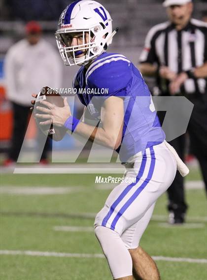 Thumbnail 2 in Victoria East vs Veterans Memorial (UIL 5A Bi-District Playoff) photogallery.