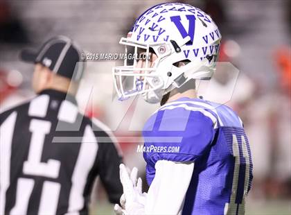 Thumbnail 3 in Victoria East vs Veterans Memorial (UIL 5A Bi-District Playoff) photogallery.