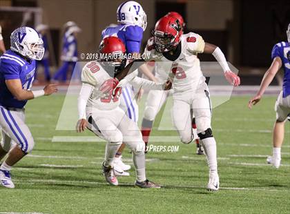 Thumbnail 1 in Victoria East vs Veterans Memorial (UIL 5A Bi-District Playoff) photogallery.