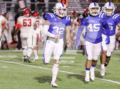 Thumbnail 2 in Victoria East vs Veterans Memorial (UIL 5A Bi-District Playoff) photogallery.