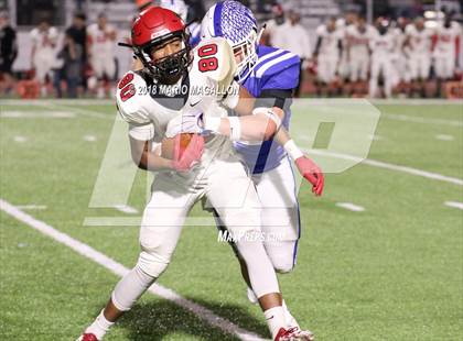 Thumbnail 3 in Victoria East vs Veterans Memorial (UIL 5A Bi-District Playoff) photogallery.