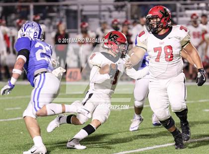Thumbnail 3 in Victoria East vs Veterans Memorial (UIL 5A Bi-District Playoff) photogallery.