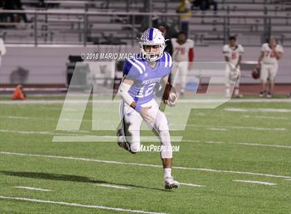 Thumbnail 1 in Victoria East vs Veterans Memorial (UIL 5A Bi-District Playoff) photogallery.