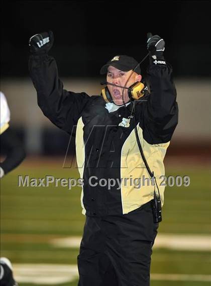 Thumbnail 3 in Bowie vs. Abilene (Texas 5A Region II D2 Final) photogallery.