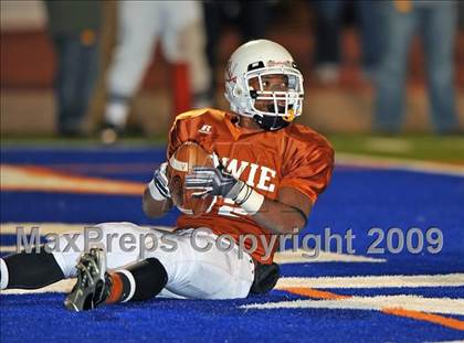 Thumbnail 2 in Bowie vs. Abilene (Texas 5A Region II D2 Final) photogallery.