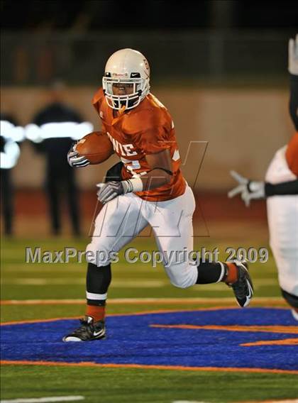 Thumbnail 1 in Bowie vs. Abilene (Texas 5A Region II D2 Final) photogallery.