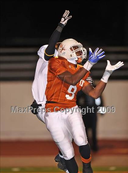 Thumbnail 3 in Bowie vs. Abilene (Texas 5A Region II D2 Final) photogallery.