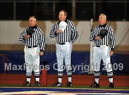 Thumbnail 3 in Bowie vs. Abilene (Texas 5A Region II D2 Final) photogallery.