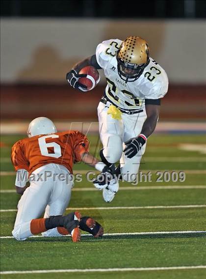 Thumbnail 3 in Bowie vs. Abilene (Texas 5A Region II D2 Final) photogallery.