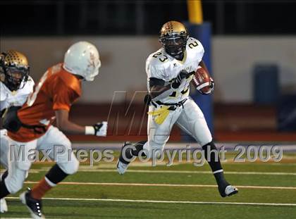 Thumbnail 2 in Bowie vs. Abilene (Texas 5A Region II D2 Final) photogallery.