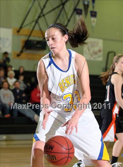 Thumbnail 1 in Vacaville vs. Benicia (Ram Jam Winter Classic) photogallery.