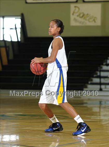 Thumbnail 3 in Vacaville vs. Benicia (Ram Jam Winter Classic) photogallery.
