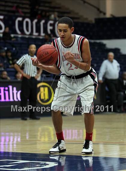 Thumbnail 3 in St. Mary's vs Salesian photogallery.