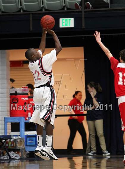 Thumbnail 1 in St. Mary's vs Salesian photogallery.