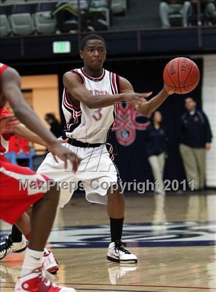 Thumbnail 1 in St. Mary's vs Salesian photogallery.