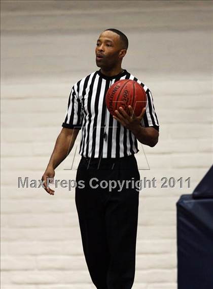 Thumbnail 3 in St. Mary's vs Salesian photogallery.