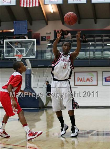 Thumbnail 1 in St. Mary's vs Salesian photogallery.