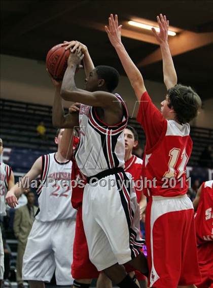 Thumbnail 2 in St. Mary's vs Salesian photogallery.