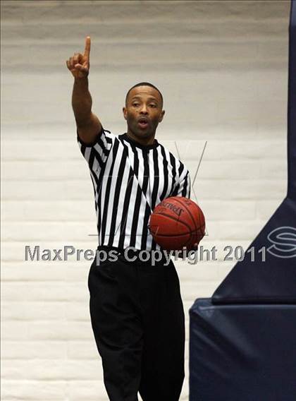Thumbnail 3 in St. Mary's vs Salesian photogallery.