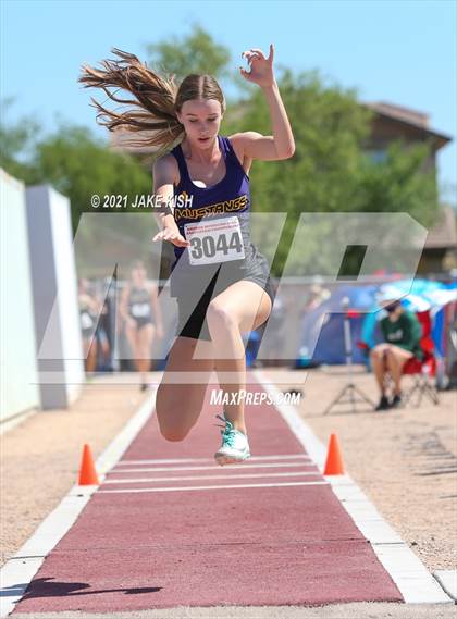 Thumbnail 1 in AIA D2 & D4 Track & Field Championship photogallery.