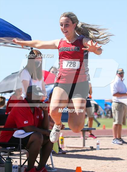 Thumbnail 3 in AIA D2 & D4 Track & Field Championship photogallery.