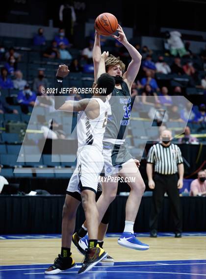 Thumbnail 2 in Catholic Central vs. Ferndale (MHSAA D2 Semifinal) photogallery.